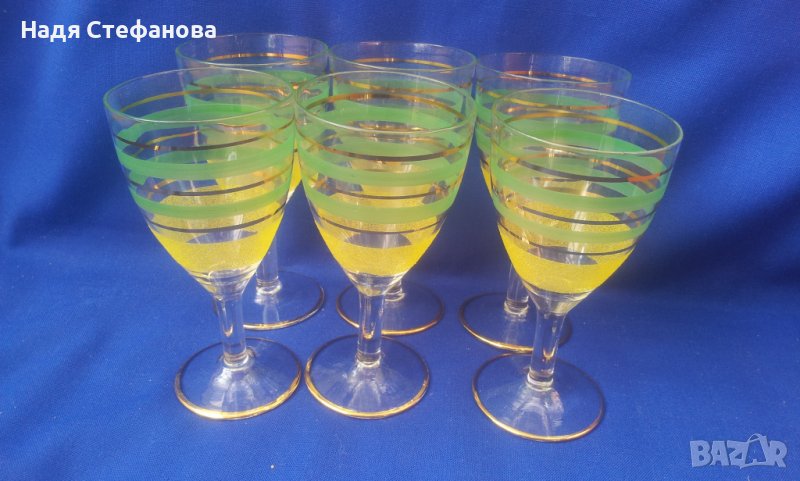 Ретро чашки за алкохол, златни кантове, цветна посипка, столче , снимка 1