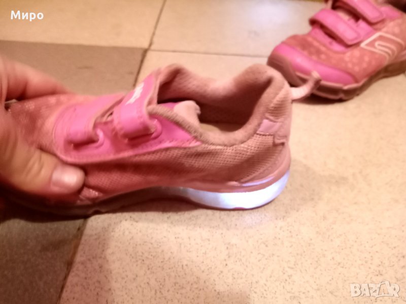 Оригинални момичешки маратонки със светещи подметки Geox, снимка 1