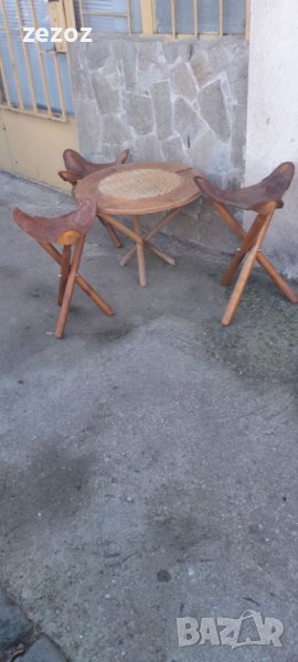 Маса и три стола-масив и кожа, снимка 1