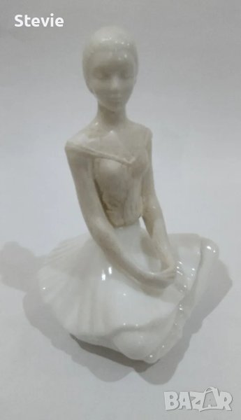 Малка порцеланова статуетка, снимка 1