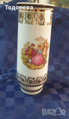 Порцеланова ваза с богата позлата надписана за юбилей със златен надпис