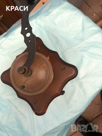 продавам старинна ръчна кафемелачка