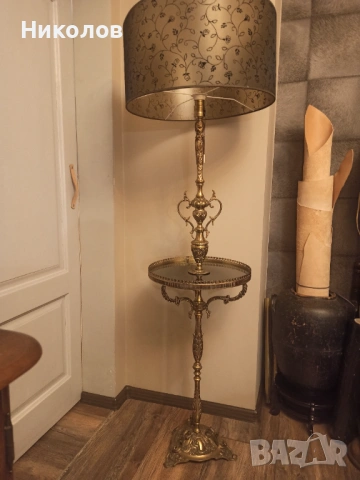 Месингова стояща лампа