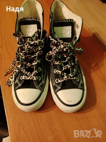 Дамски маркови кецове