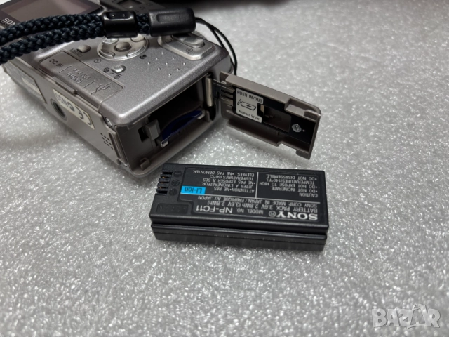 Цифров Фотоапарат Sony Cyber-shot DSC-P10, снимка 9 - Фотоапарати - 52223142