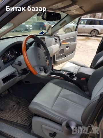 Продавам Jeep Grand Cherokee 3.0 OVERLAND, снимка 11 - Автомобили и джипове - 52181735