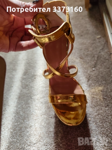 Златисти официални сандали