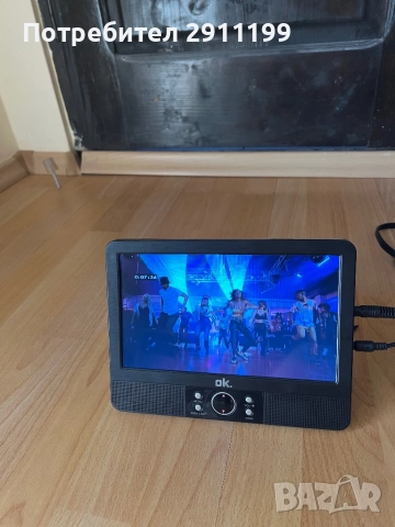 DVD плеър с два екрана , снимка 3 - Плейъри, домашно кино, прожектори - 51777485