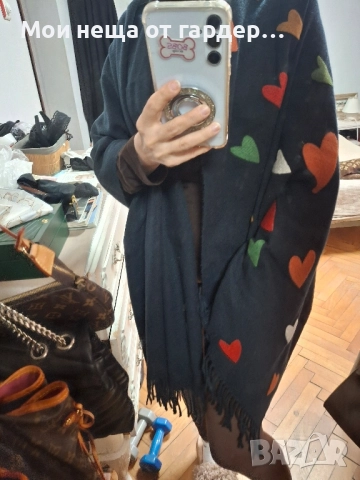 Страхотен широк Шал Benetton с сърца.Нов да подарък!, снимка 5 - Шалове - 51890921