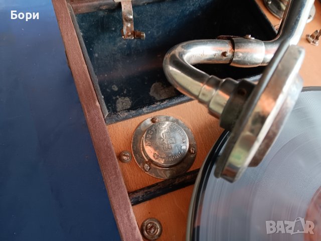 Стар грамофон с манивела, снимка 10 - Грамофони - 44394563