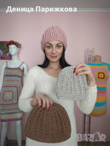 Ръчно плетена шапка „Даниела“ с  релефна плетка и подвижен пухкав помпон