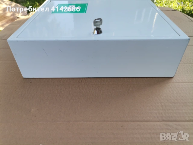 Метална аптечка за стена с ключалка, снимка 4 - Други стоки за дома - 54334711