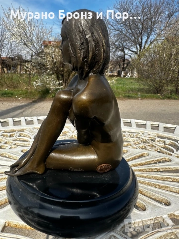 Бронзова статуетка „Седящо момиче“ – Автор Claude (2 кг / 20 см), снимка 3 - Антикварни и старинни предмети - 53981604