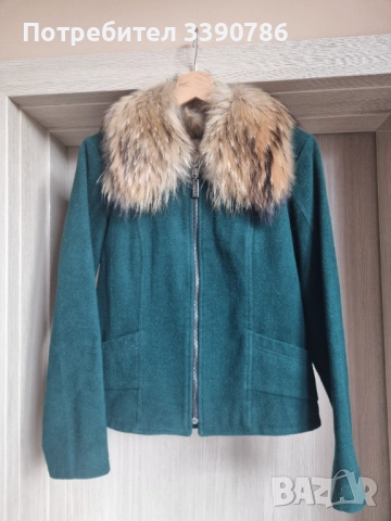 Alessa късо палто  с яка от естествен косъм 