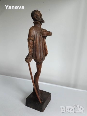 Дърворезба Дон Кихот , литературен герой известен със своя идеализъм.