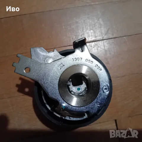 Обтегач на ангренажен ремък за рено и дачия 1.5 дизел