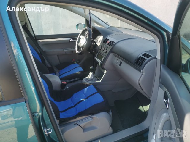 VW Touran 2.0 TDI, снимка 10 - Автомобили и джипове - 44434030