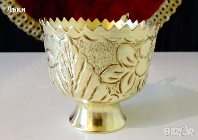 Арабски бронзови чаши за кафе,релефни цветя. , снимка 3 - Антикварни и старинни предмети - 40700950