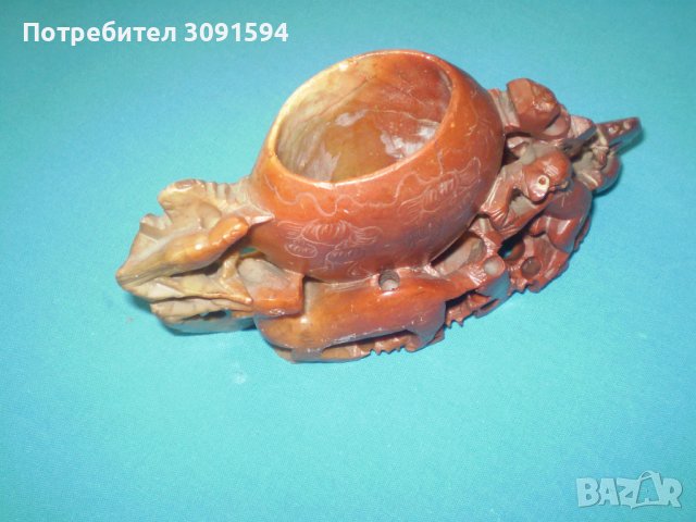 Антикварна ваза  от червен сапунен камък със екзотични фигури, снимка 5 - Антикварни и старинни предмети - 37165294