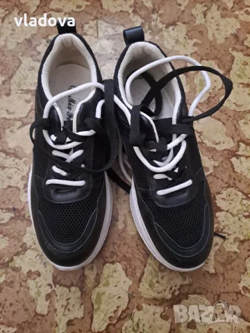 Дамски маратонки номер 39