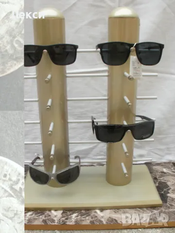 Двойна стойка за 12 броя очила.