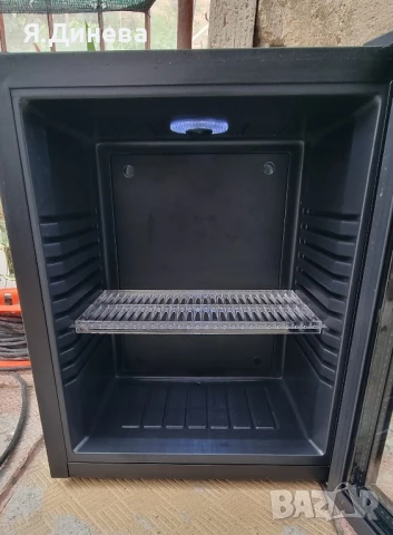 Хладилна витрина Klarstein 23L, снимка 2 - Витрини - 51271227