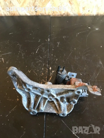 Конзола / държач за монтаж на двигател Om651 за Mercedes Vito 2.2 CDI (2011) A6510940039, снимка 2 - Части - 53899460