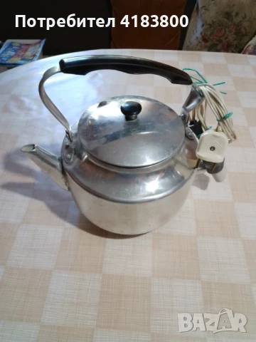 Продавам чайник електрически произведен в СССР.