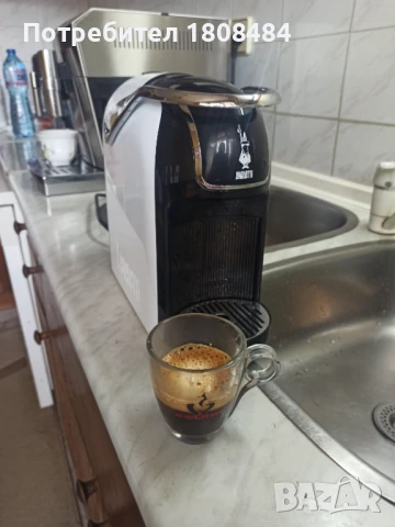 Кафе машина Биалети за капсули. Машината е нова правени са няколко кафета с нея ,подарък 30 капсули , снимка 2 - Кафемашини - 50816863