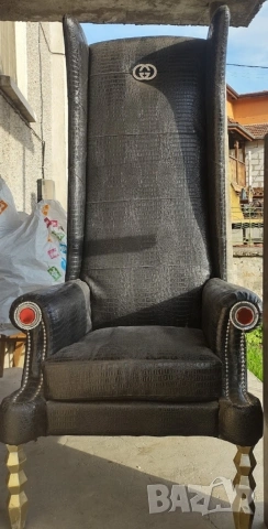 Кожен трон на Chanel 