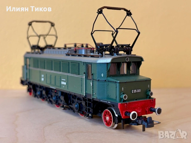 Електрически локомотив Trix HO E 05 DR влак, влакче, piko, roco