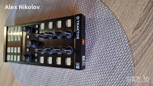 Native Instruments Traktor Kontrol X1 MK2, снимка 2 - Друга електроника - 53264140