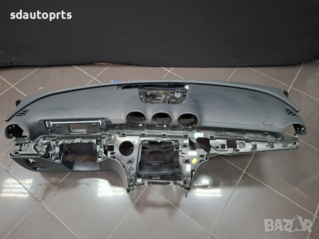 Ново Кожено Табло с Сив шев Mercedes W206 AMG без HUD