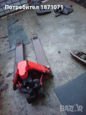 Купувам Палетни колички 