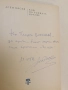 Кой по улицата крачи - Асен Босев (1973, с автограф), снимка 2