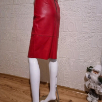 Червена кожена пола , снимка 3 - Поли - 44636913