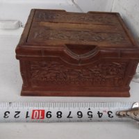 Кутия за свиване на цигари дървена резбована, снимка 1 - Други ценни предмети - 35573042
