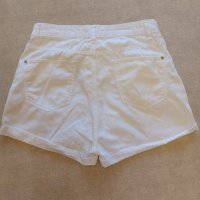 Бели дънкови къси панталонки - 15 лв., снимка 2 - Къси панталони и бермуди - 38438416
