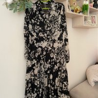 Нова стилна черна бяла разкошна феерична елегантна плисирана плисе рокля Reserved , снимка 2 - Поли - 42179190