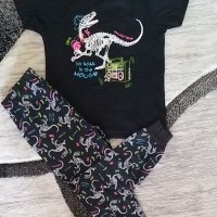 Пижама с динозавър къс ръкав и дълго долнище