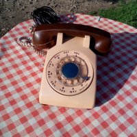 Стар телефон #10, снимка 1 - Антикварни и старинни предмети - 29087106