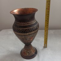 Красива медна ваза , снимка 1 - Антикварни и старинни предмети - 39411169