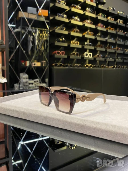 очила с черен обикновен калъф и ув защита versace, снимка 1