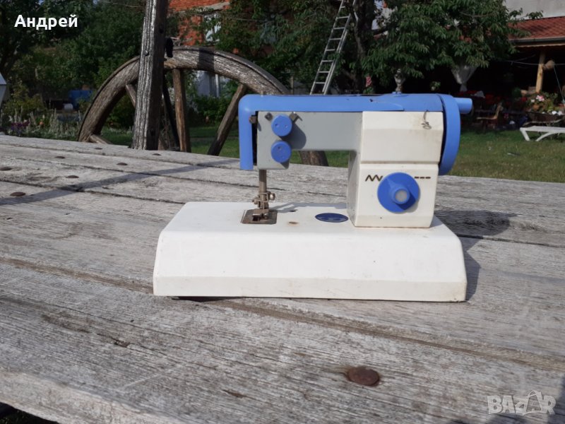 Стара детска шевна машина Кнопка, снимка 1