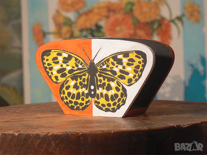 Ръчно изработен и изрисуван салфетник "Пеперуда"., снимка 1