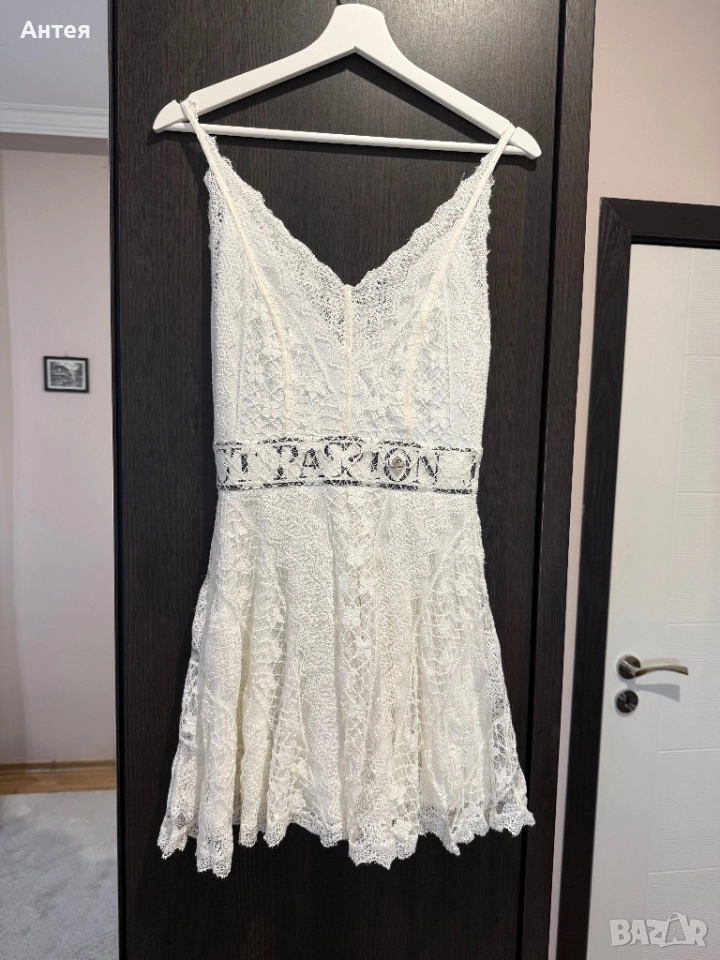 Продавам къса дантелена рокля, снимка 1