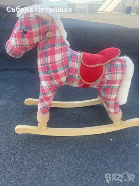 Люлеещо се конче, снимка 1