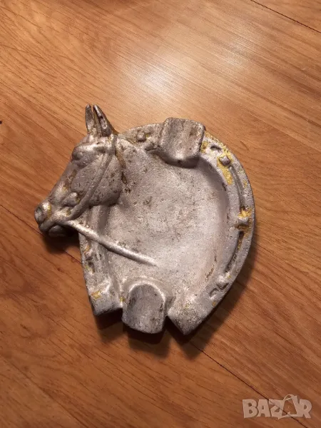 Старинен голям  метален пепелник кон с подкова ..щастие и късмет и красив предмет за вашия дом конче, снимка 1
