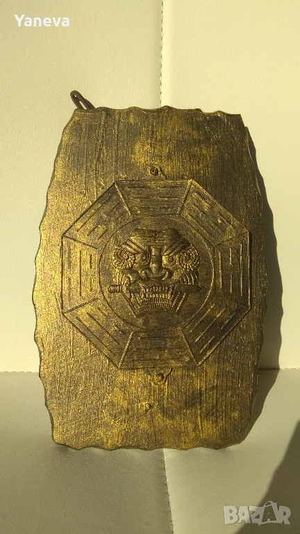 Самурайска табела с метален плакет върху дърво със синджир. , снимка 1