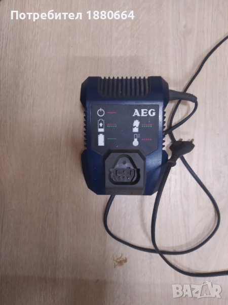 Зарядно AEG 12 волта, снимка 1